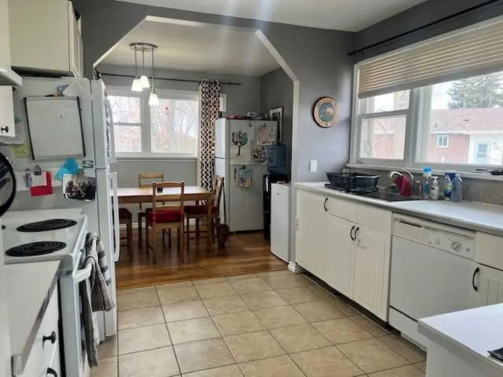 5117 49 Avenue Forestburg AB T0B 1N0