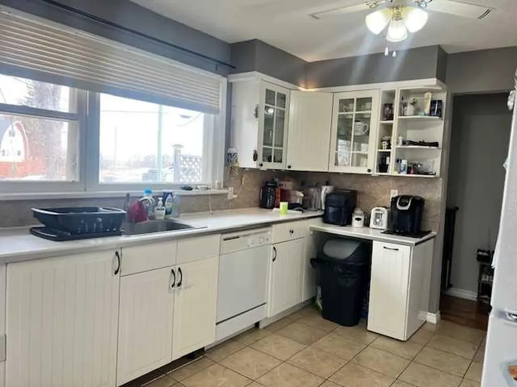 5117 49 Avenue Forestburg AB T0B 1N0
