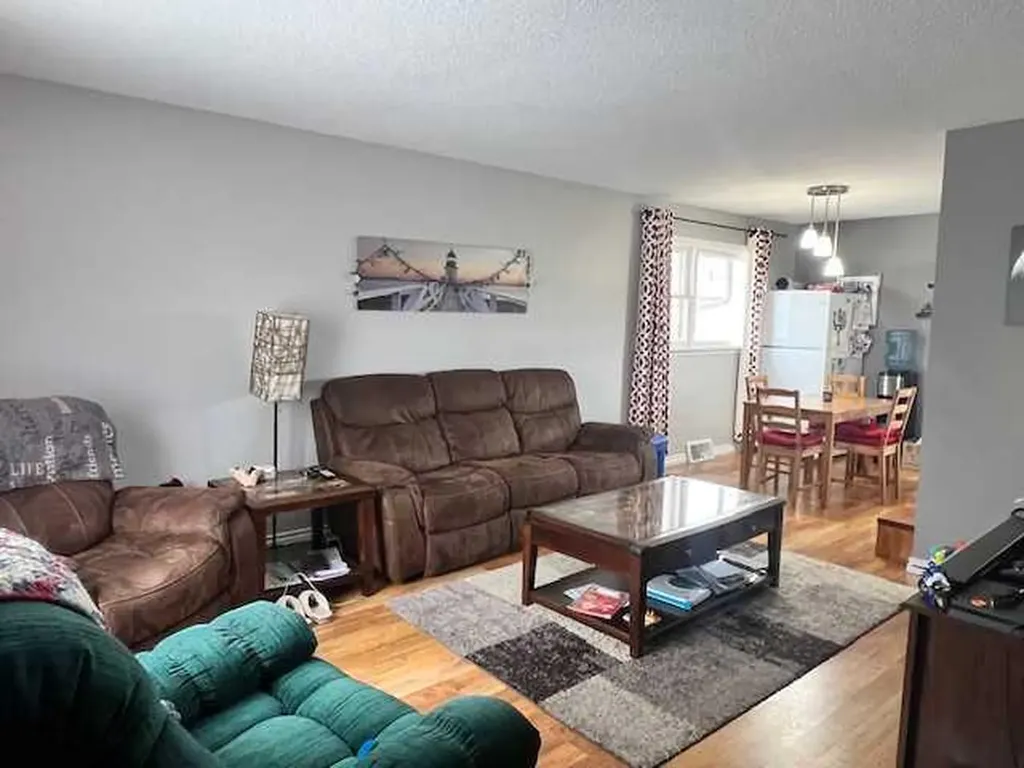 5117 49 Avenue Forestburg AB T0B 1N0