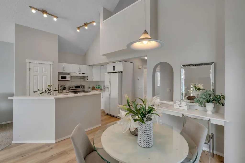 41 Saddlefield Drive NE Calgary AB T3J 4Z9