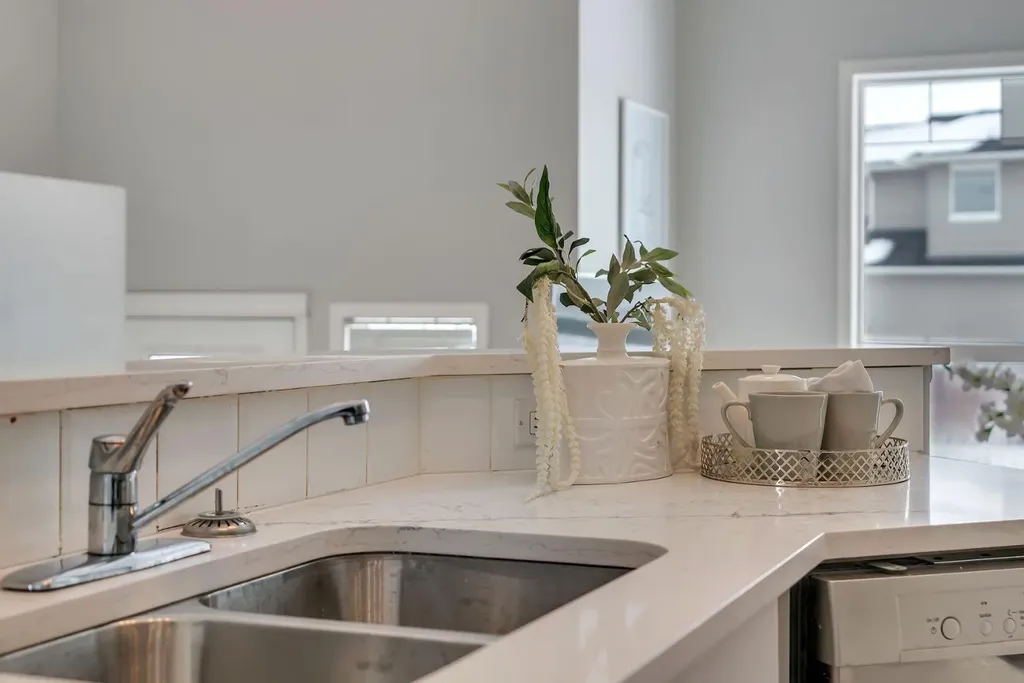 41 Saddlefield Drive NE Calgary AB T3J 4Z9