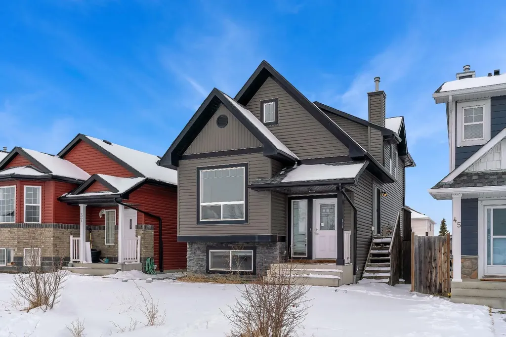 41 Saddlefield Drive NE Calgary AB T3J 4Z9