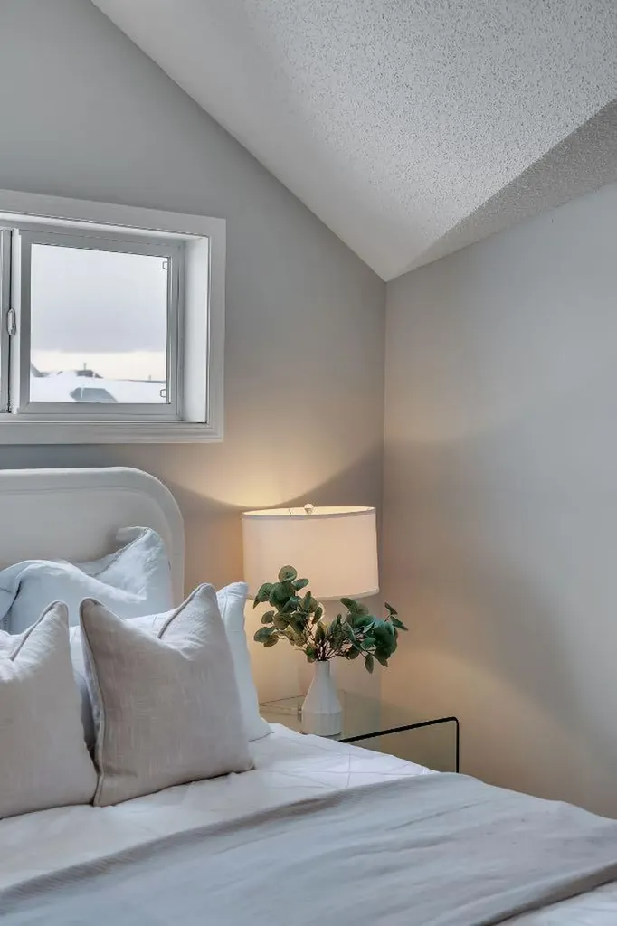 41 Saddlefield Drive NE Calgary AB T3J 4Z9