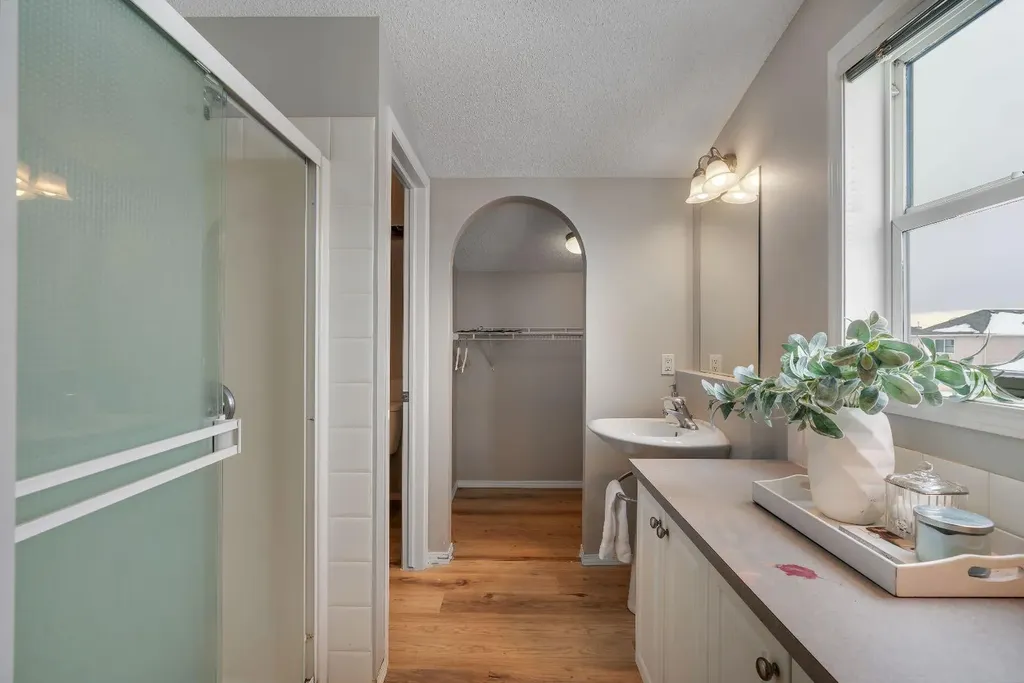 41 Saddlefield Drive NE Calgary AB T3J 4Z9