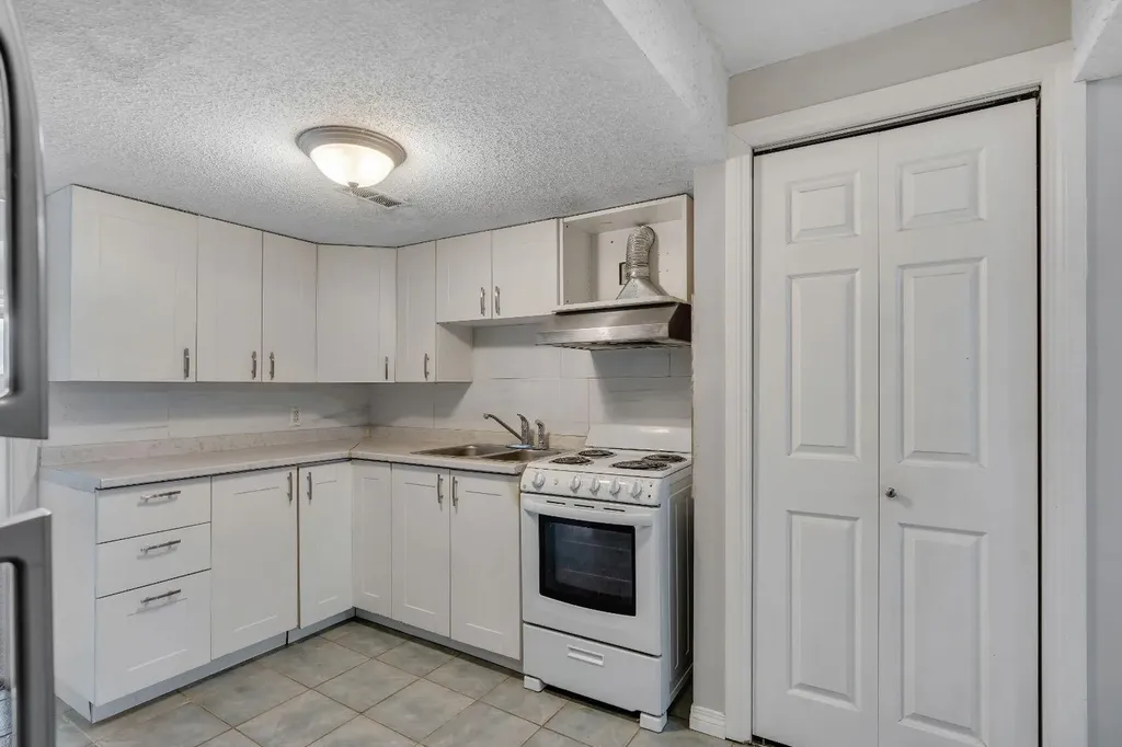 41 Saddlefield Drive NE Calgary AB T3J 4Z9