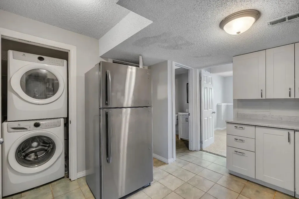 41 Saddlefield Drive NE Calgary AB T3J 4Z9