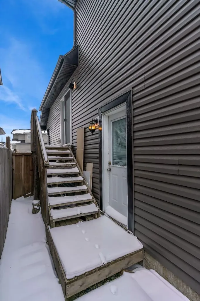 41 Saddlefield Drive NE Calgary AB T3J 4Z9