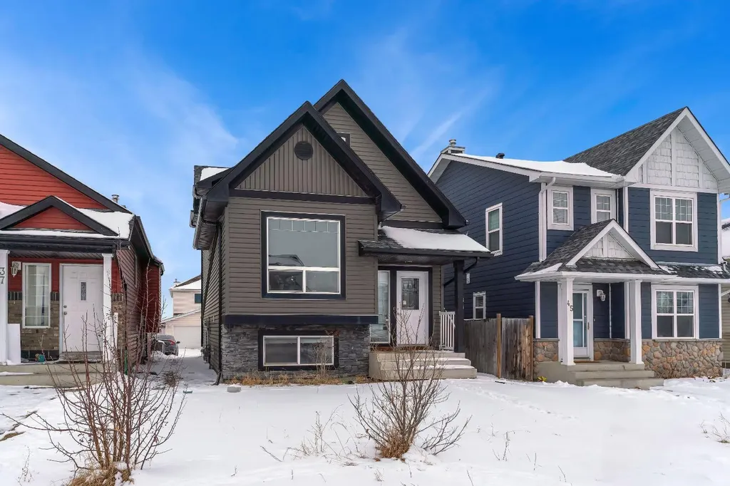 41 Saddlefield Drive NE Calgary AB T3J 4Z9
