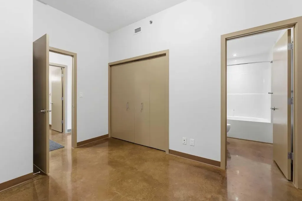 135 13 Avenue SW Calgary AB T2R 0W8