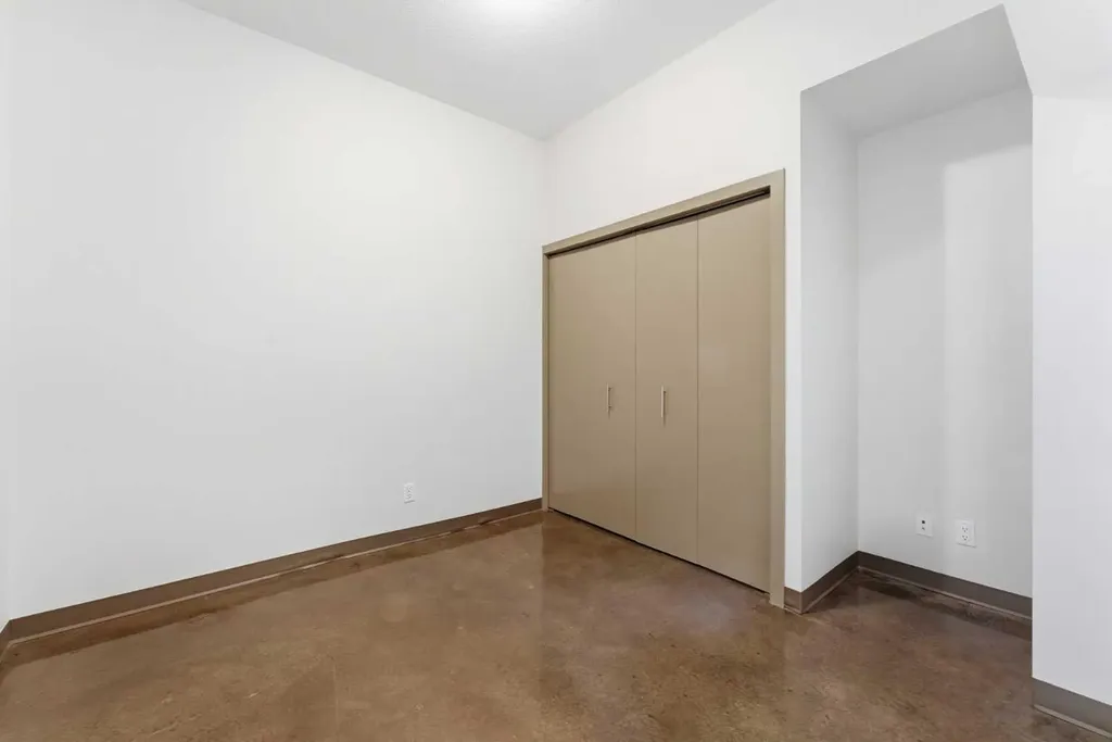 135 13 Avenue SW Calgary AB T2R 0W8