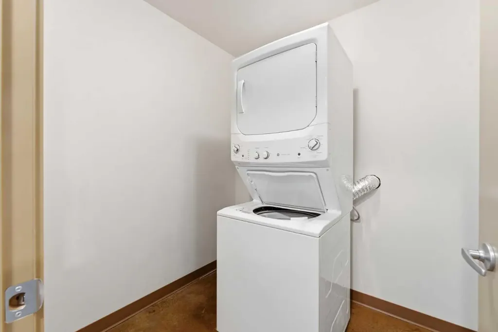 135 13 Avenue SW Calgary AB T2R 0W8