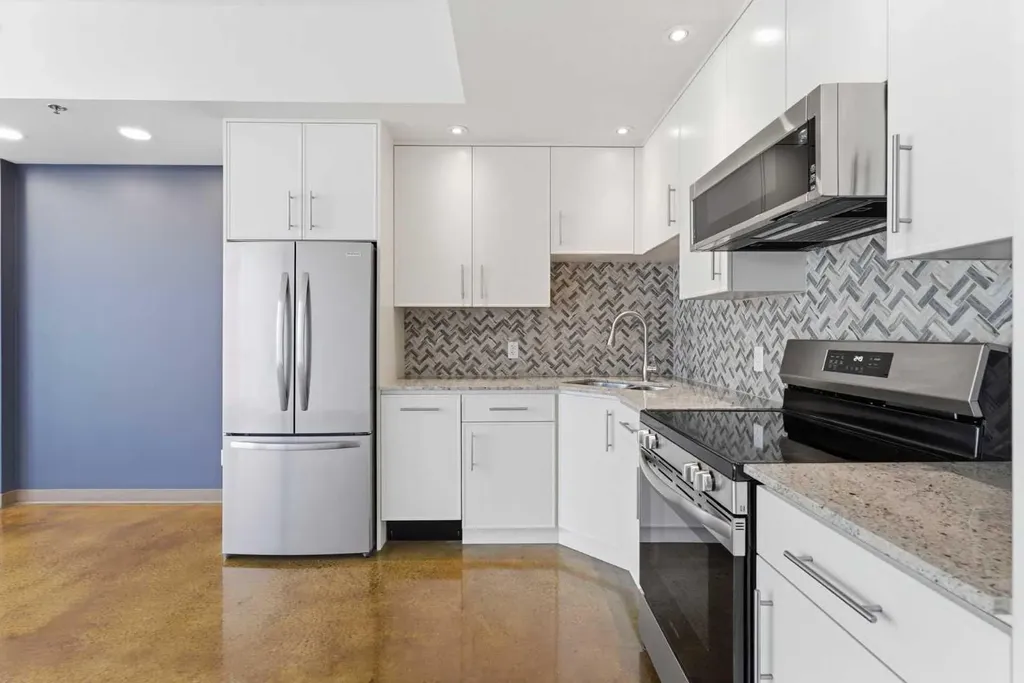 135 13 Avenue SW Calgary AB T2R 0W8