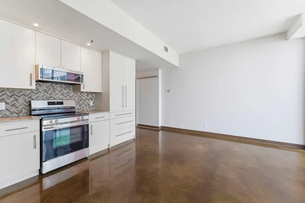 135 13 Avenue SW Calgary AB T2R 0W8