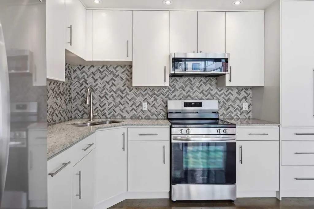 135 13 Avenue SW Calgary AB T2R 0W8