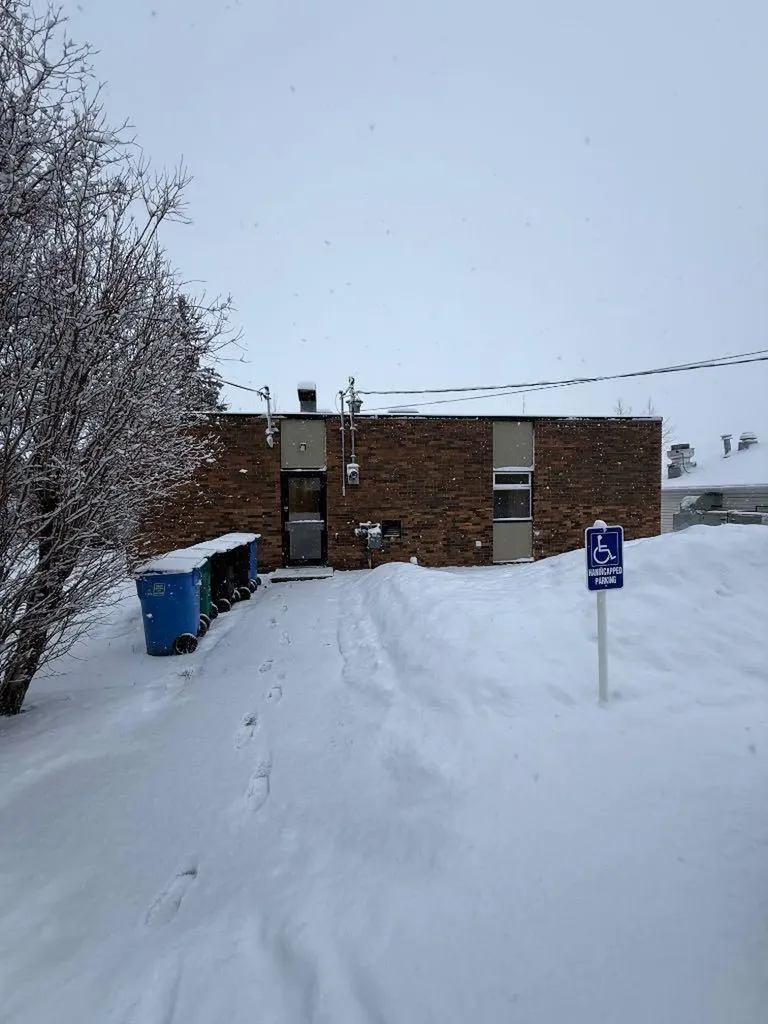 906 2 Avenue Beaverlodge AB T0H 0C0