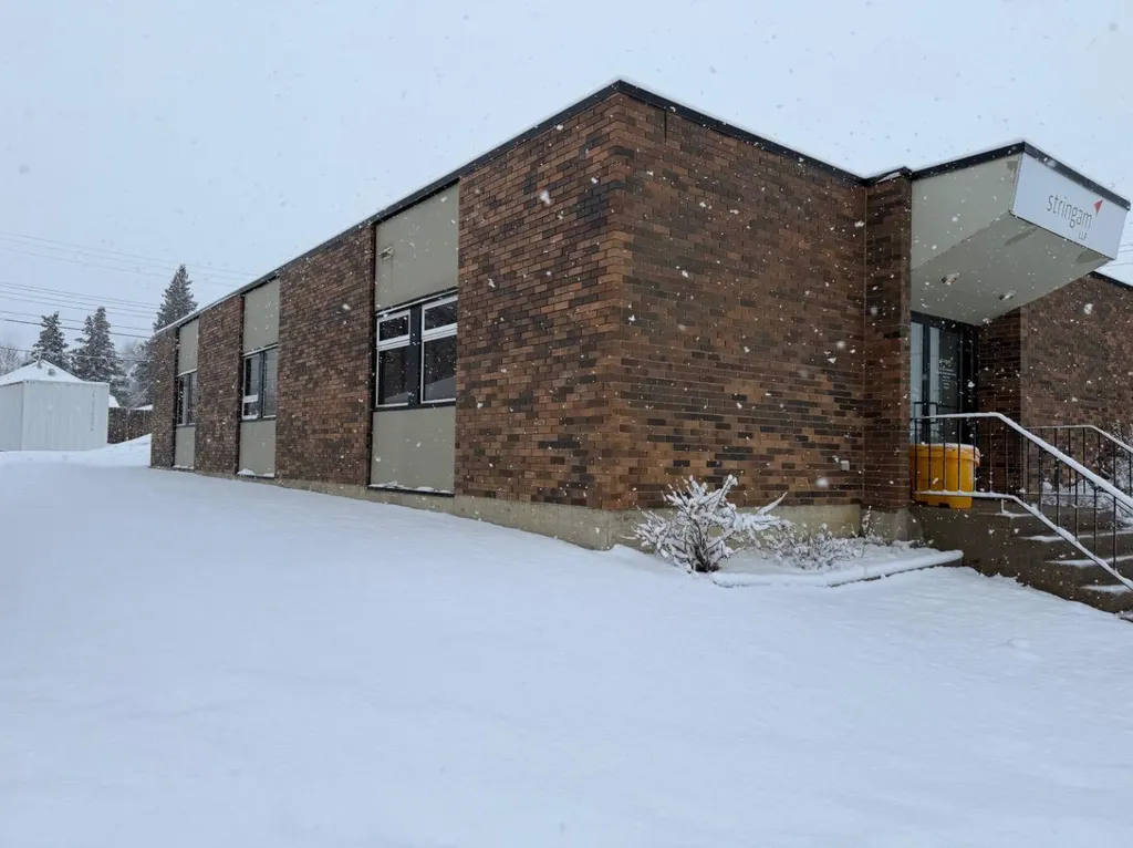 906 2 Avenue Beaverlodge AB T0H 0C0