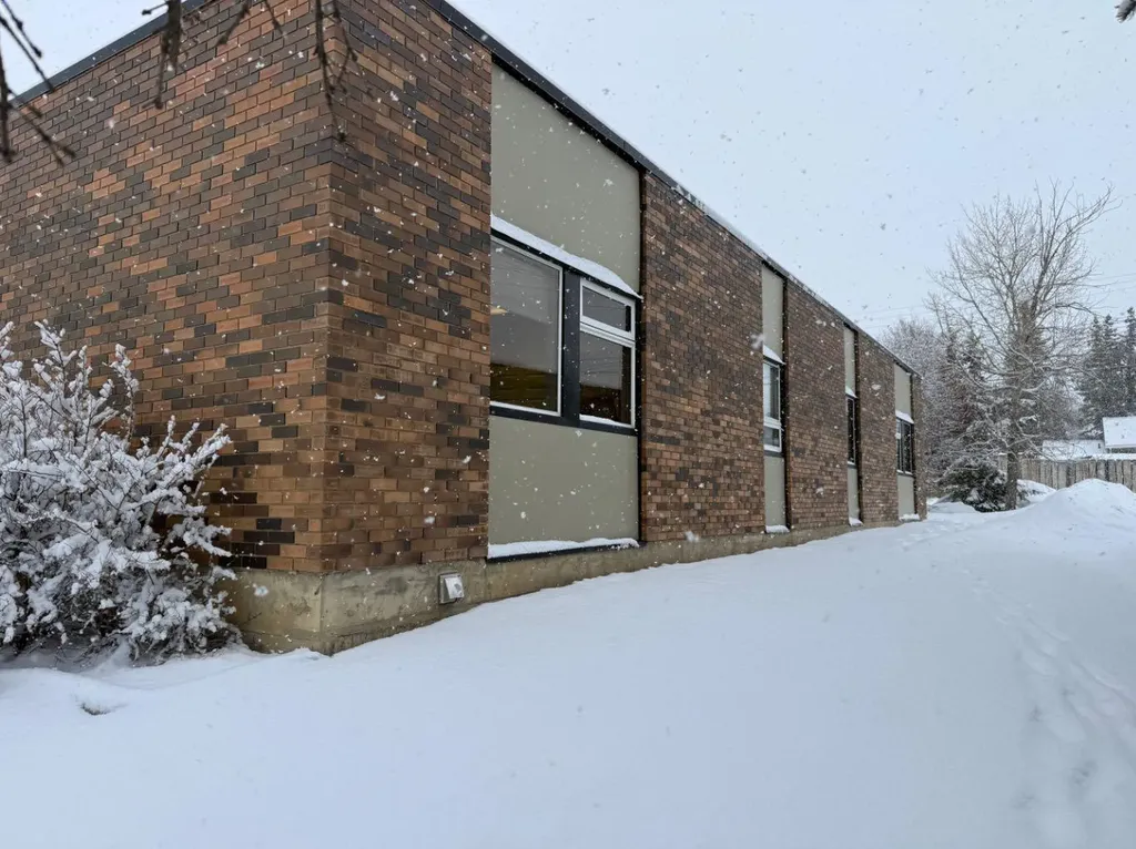 906 2 Avenue Beaverlodge AB T0H 0C0