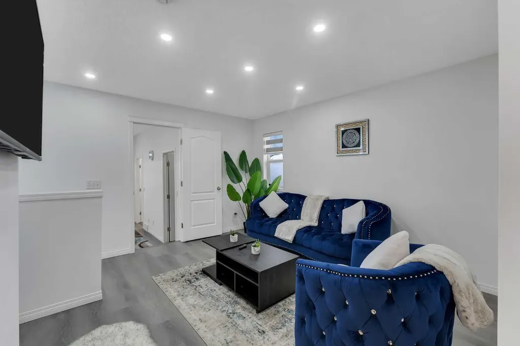 41 Royal Birch Terrace NW Calgary AB T3G 5N7