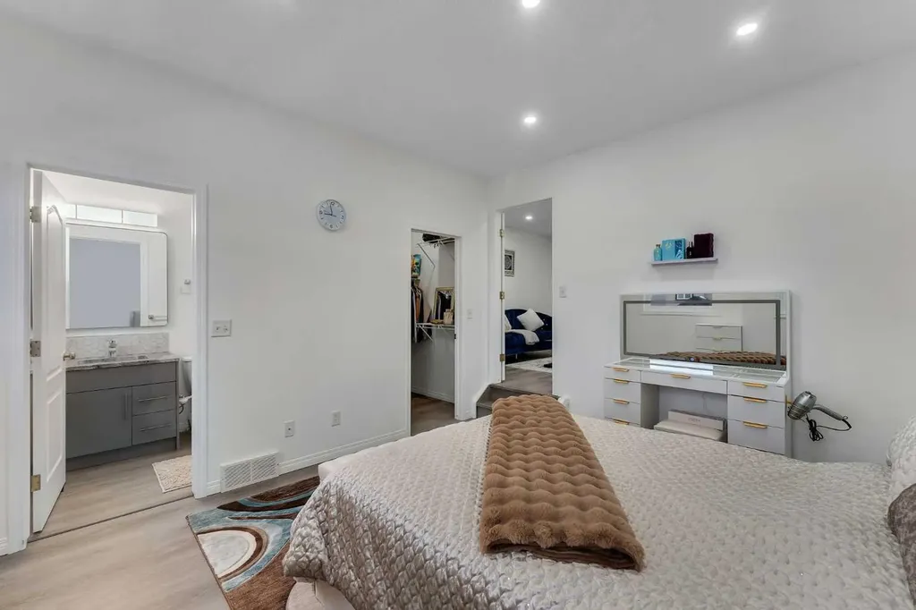 41 Royal Birch Terrace NW Calgary AB T3G 5N7