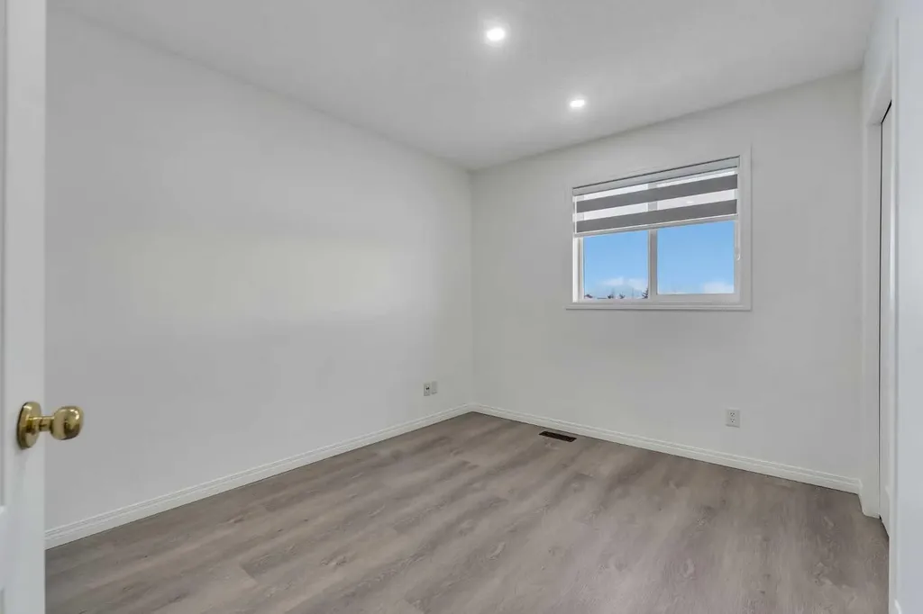 41 Royal Birch Terrace NW Calgary AB T3G 5N7