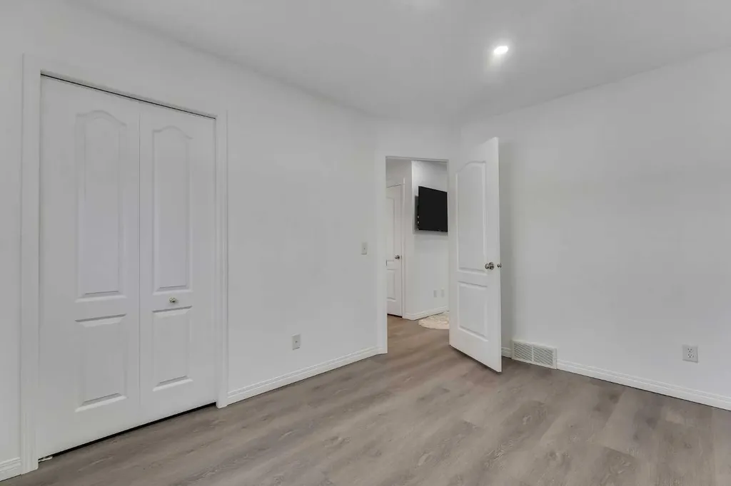 41 Royal Birch Terrace NW Calgary AB T3G 5N7