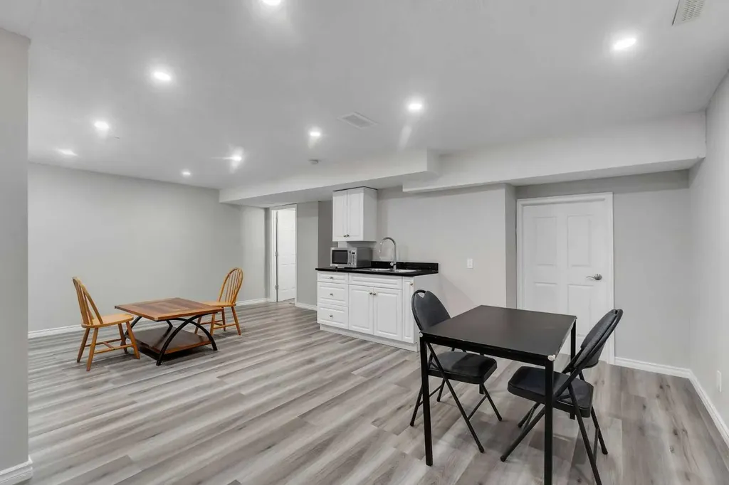41 Royal Birch Terrace NW Calgary AB T3G 5N7