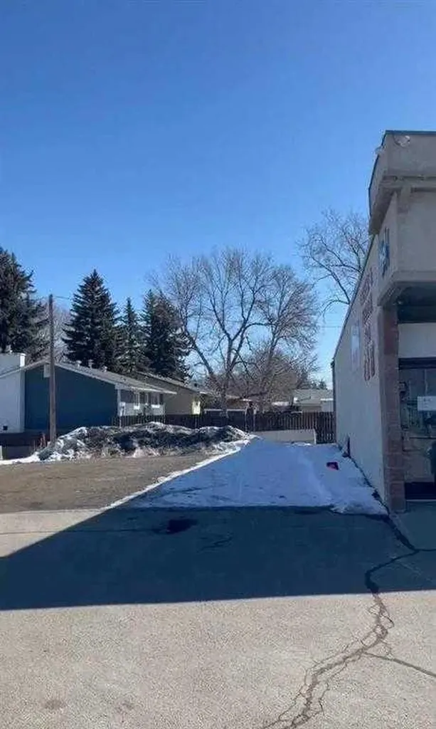 106 Centre Street SE High River AB T1V2B8
