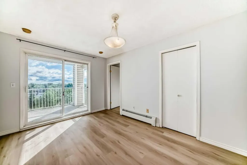 1717 60 Street SE Calgary AB T2A 7Y7