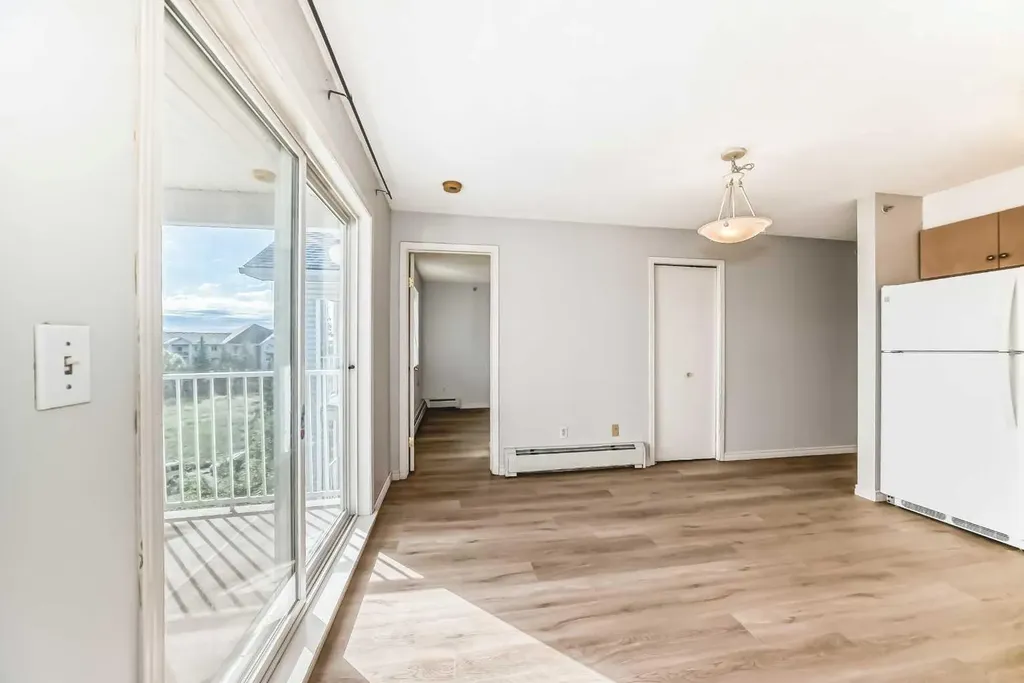 1717 60 Street SE Calgary AB T2A 7Y7