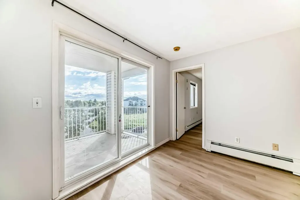 1717 60 Street SE Calgary AB T2A 7Y7