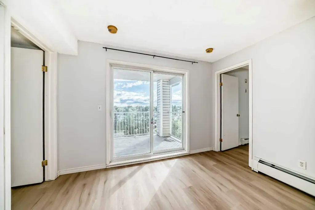 1717 60 Street SE Calgary AB T2A 7Y7
