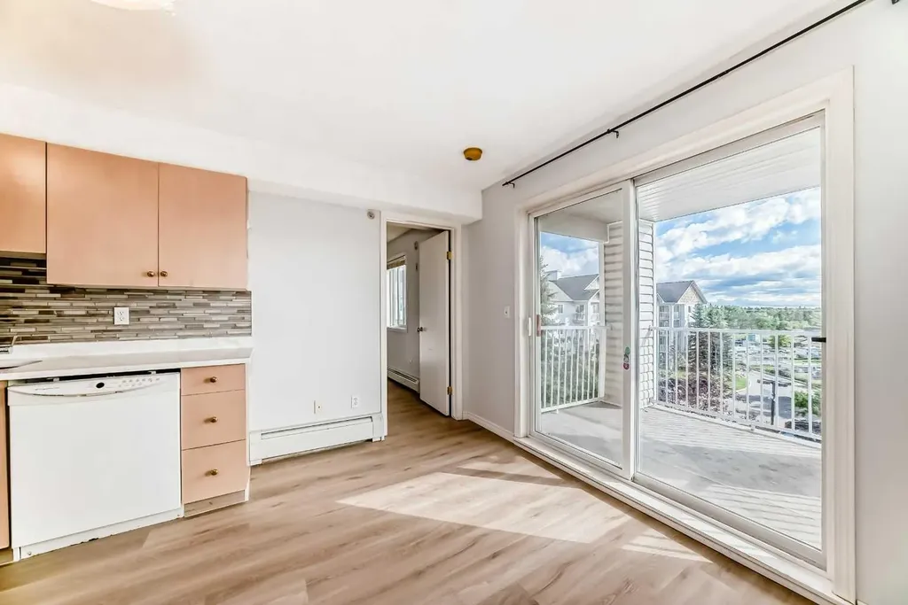 1717 60 Street SE Calgary AB T2A 7Y7