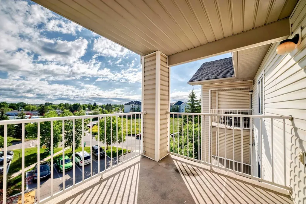 1717 60 Street SE Calgary AB T2A 7Y7
