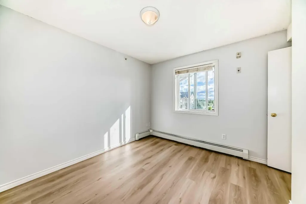 1717 60 Street SE Calgary AB T2A 7Y7
