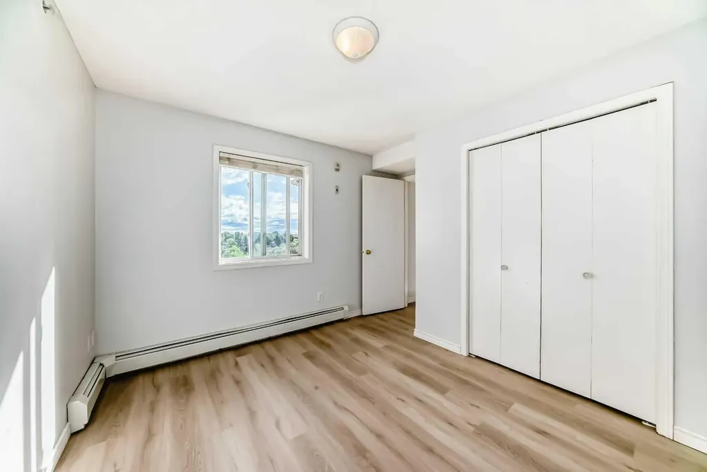 1717 60 Street SE Calgary AB T2A 7Y7