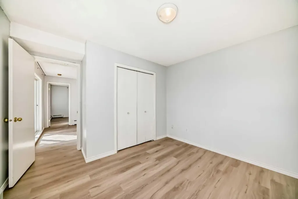 1717 60 Street SE Calgary AB T2A 7Y7