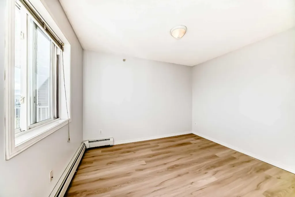 1717 60 Street SE Calgary AB T2A 7Y7