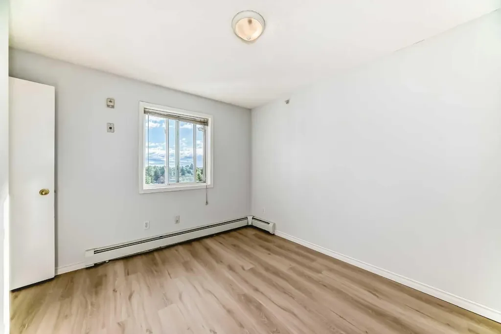 1717 60 Street SE Calgary AB T2A 7Y7