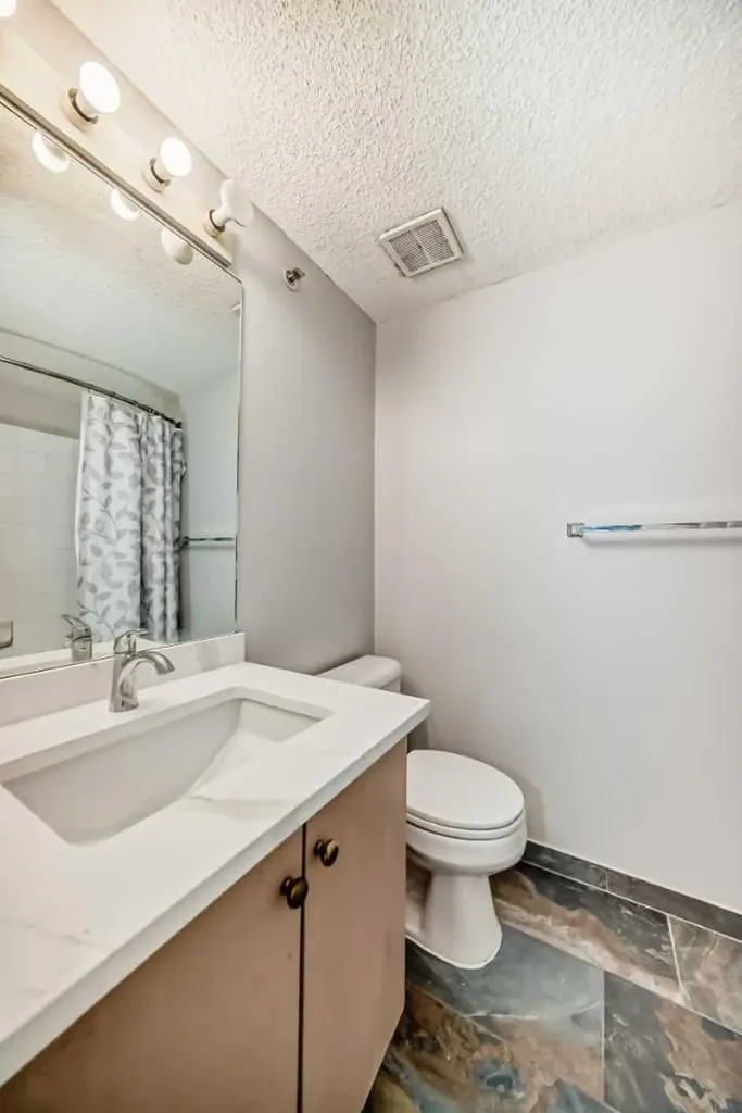 1717 60 Street SE Calgary AB T2A 7Y7