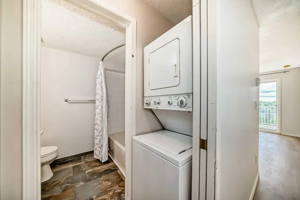 1717 60 Street SE Calgary AB T2A 7Y7