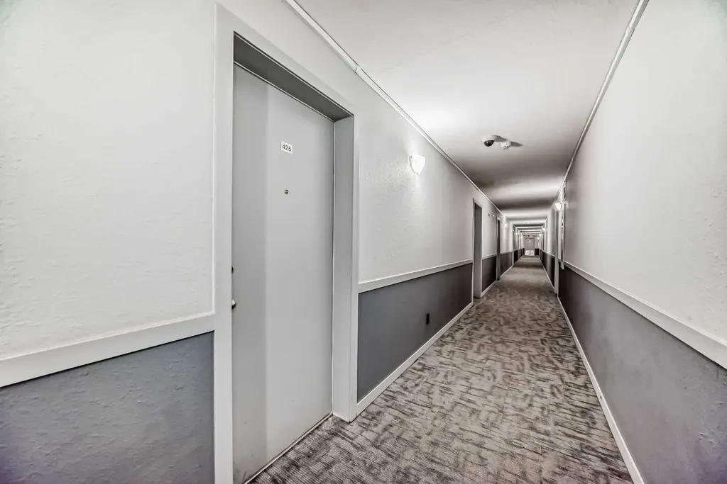 1717 60 Street SE Calgary AB T2A 7Y7
