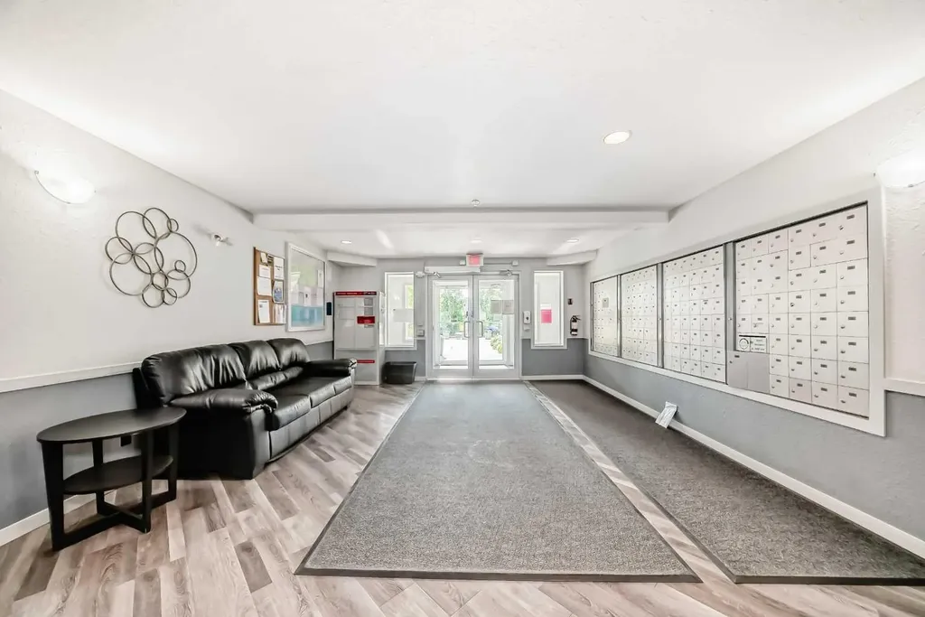 1717 60 Street SE Calgary AB T2A 7Y7