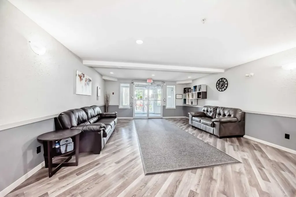 1717 60 Street SE Calgary AB T2A 7Y7