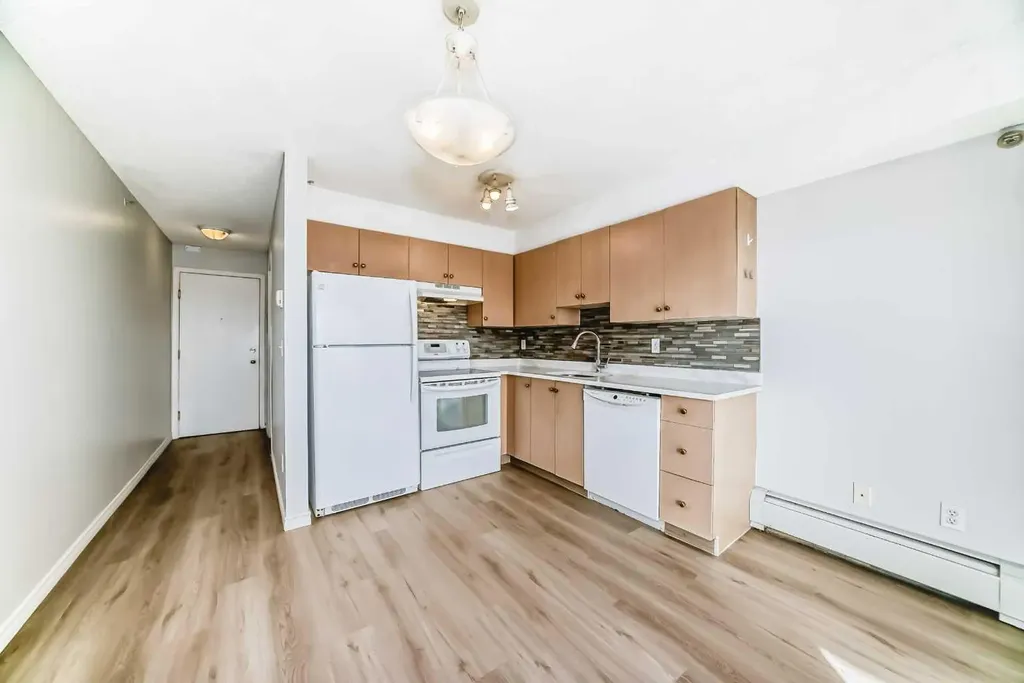 1717 60 Street SE Calgary AB T2A 7Y7