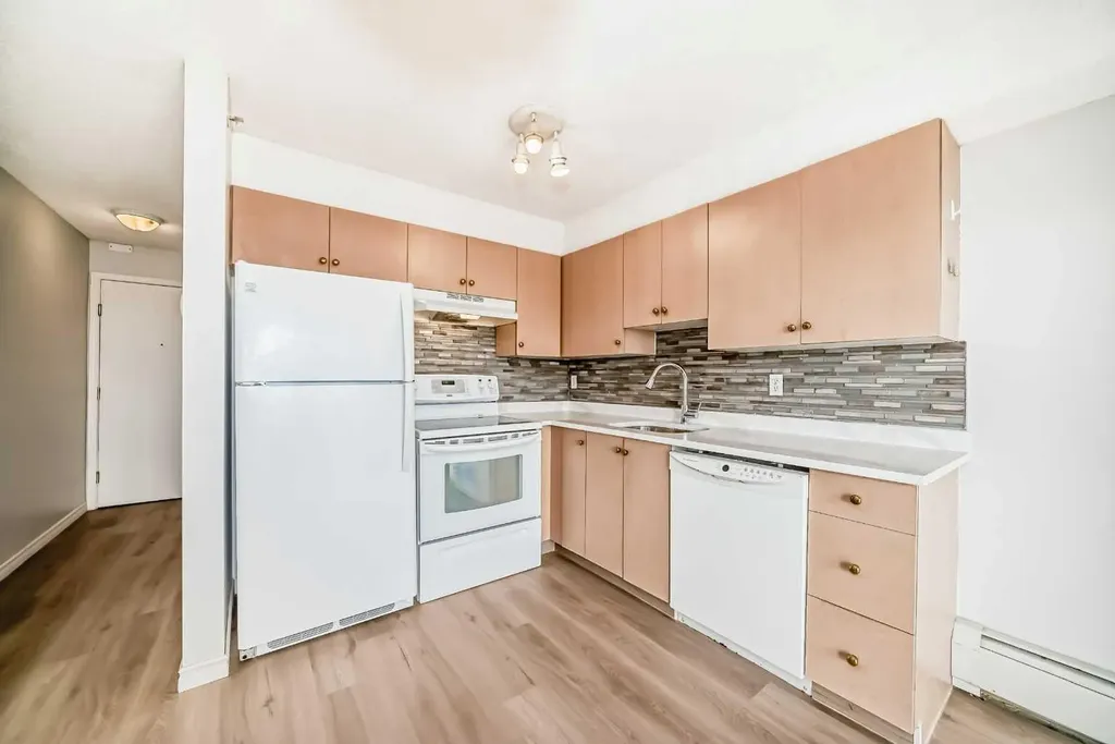 1717 60 Street SE Calgary AB T2A 7Y7