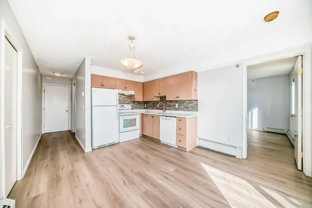 1717 60 Street SE Calgary AB T2A 7Y7