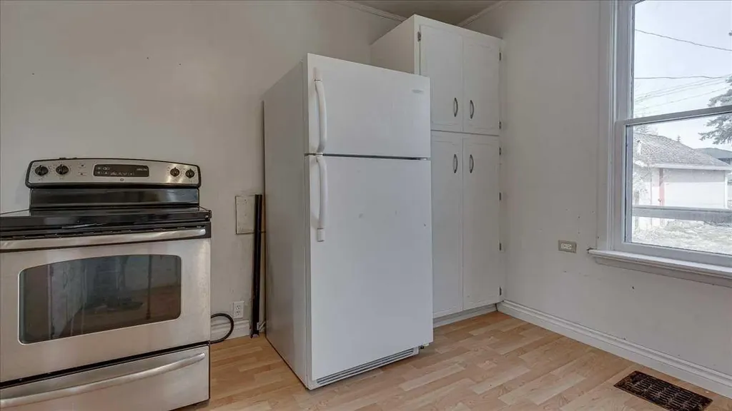 2122 23 Avenue Didsbury AB T0M 0W0