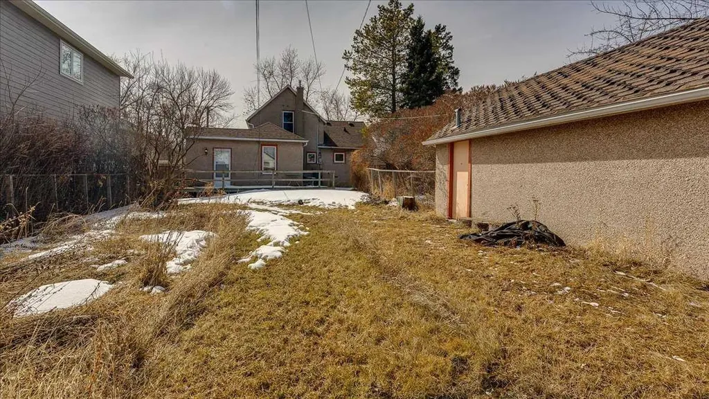 2122 23 Avenue Didsbury AB T0M 0W0