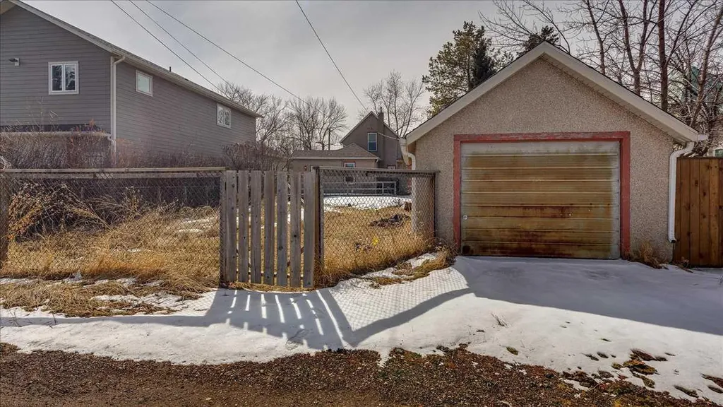 2122 23 Avenue Didsbury AB T0M 0W0