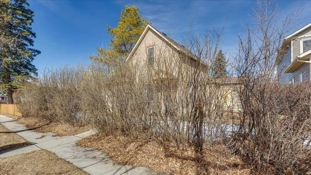 2122 23 Avenue Didsbury AB T0M 0W0